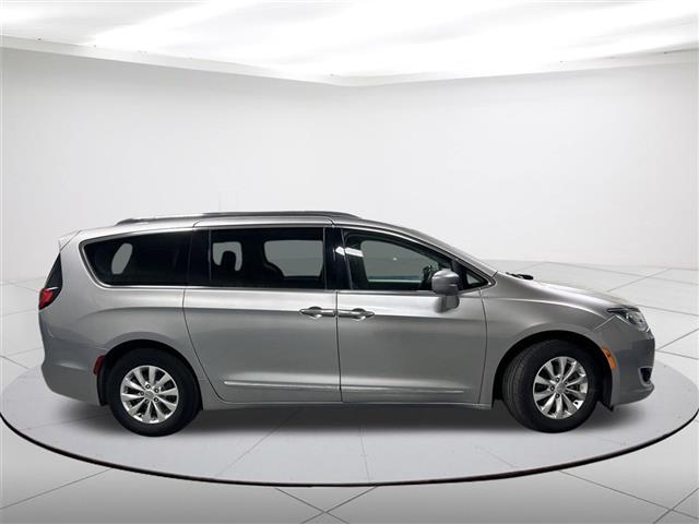 $15737 : Pre-Owned 2018 Pacifica Touri image 2