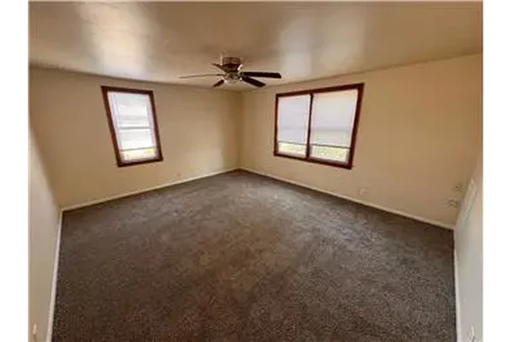 $1250 : Rental property with 2 bedro image 4