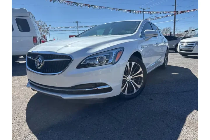 2017 LaCrosse Essence image 9