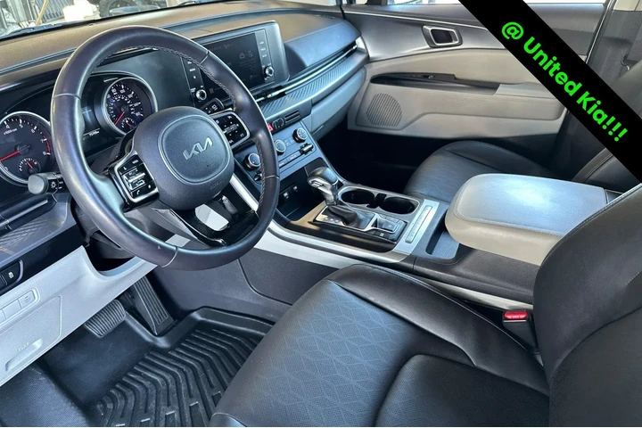 $27998 : Pre-Owned 2024 Carnival LX image 9