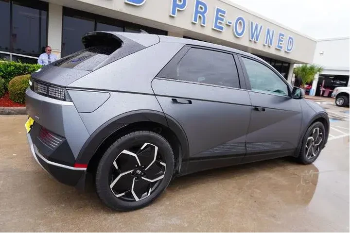 $27725 : Hyundai IONIQ 5 2023 AWD SEL image 6