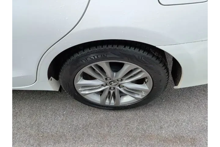 $13995 : Toyota Camry 2015 LE 4dr Sed image 10