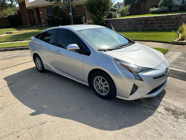 $9500 : 2018 Toyota prius image 1
