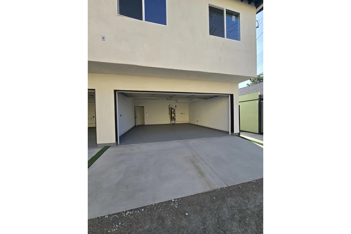 $2600 : New apartment by usc image 3