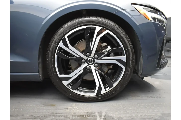 Volvo S60 2024 AWD B5 Core D image 5