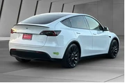 $31900 : Tesla Model Y 2023 AWD Perfo thumbnail