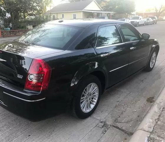 $3500 : 2010 Chrysler 300 Limited image 2