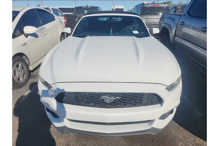 $14171 : Ford Mustang 2015 V6 2dr Con image 2