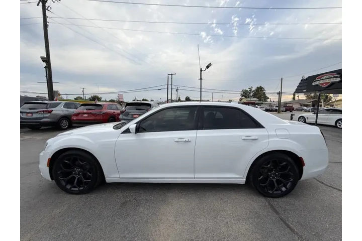 $18495 : 2019 300 S image 10