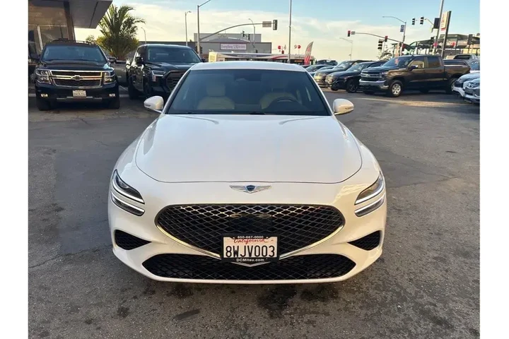 $23388 : Genesis G70 2022 2.0T 4dr Se image 2