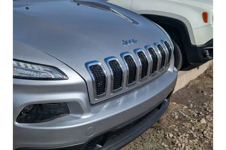 Jeep Cherokee 2017 4x4 Latit image 3