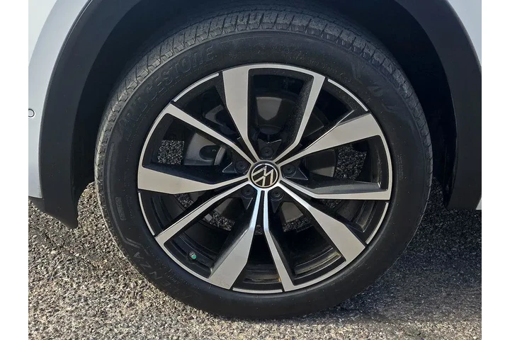 $35425 : Volkswagen Atlas Cross Sport image 9