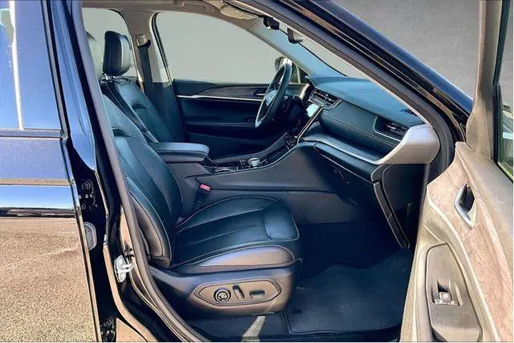 $31570 : Jeep Grand Cherokee 2023 4x2 image 7