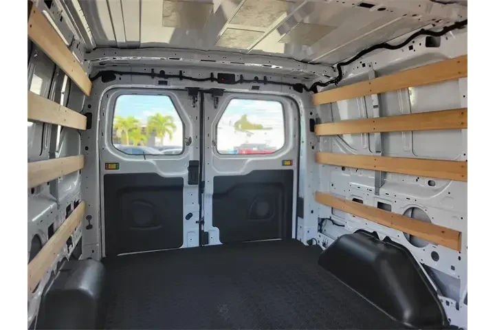 $32491 : Ford Transit 2024 250 3dr SW image 10