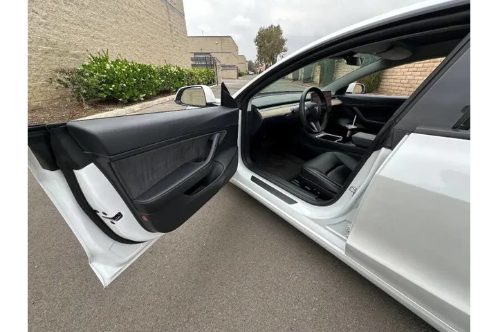 $25750 : 2023 Model 3 image 6
