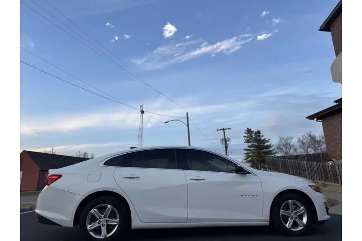 $9999 : 2022 Malibu LS Fleet image 8