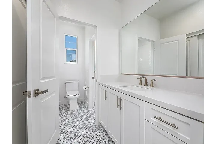 $4000 : Classic 3bd 3ba @ Huntington image 10