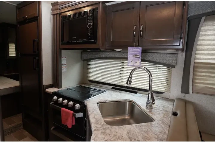 $80000 : RV Thor 28z image 4