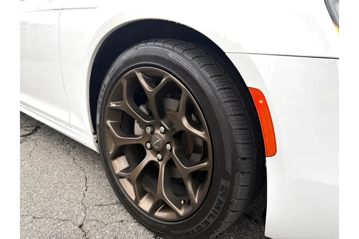 $17888 : 2019 300 300S RWD image 2