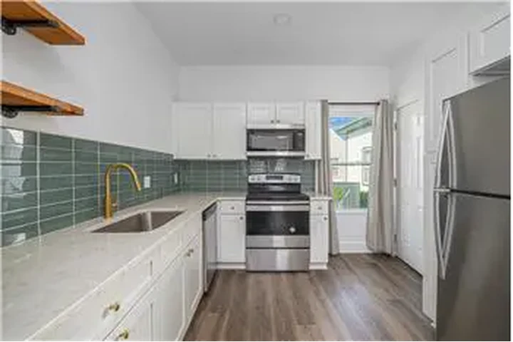 $1700 : Rental property with 2 bedro image 8