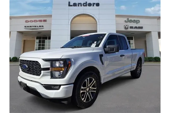 $28141 : Ford F-150 2023 4x2 XLT 4dr image 1