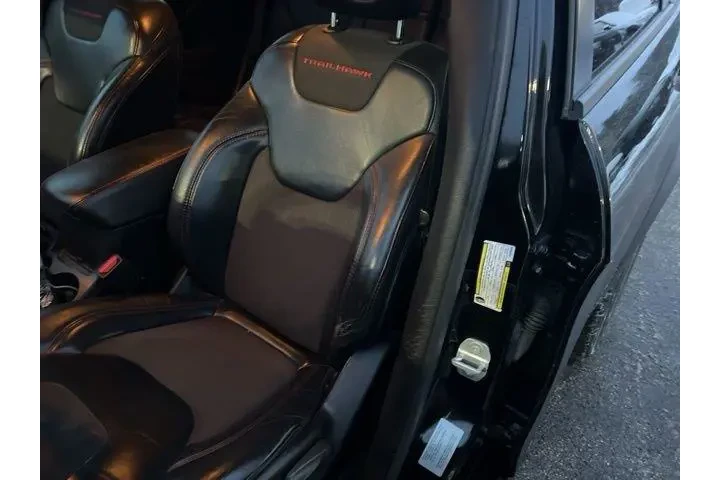 $11055 : Jeep Cherokee 2017 4x4 Trail image 8