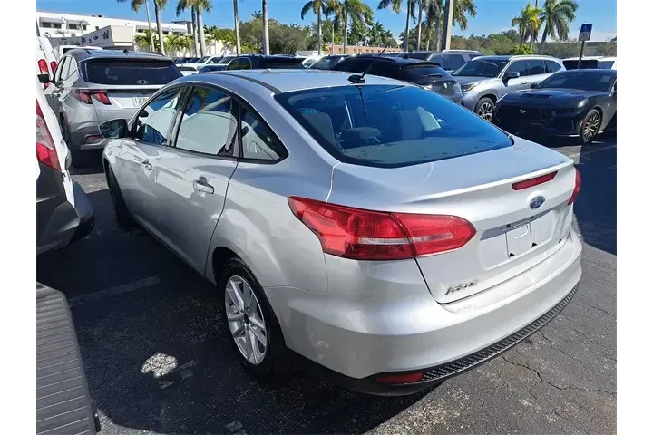 $6990 : Ford Focus 2018 SE 4dr Sedan image 4