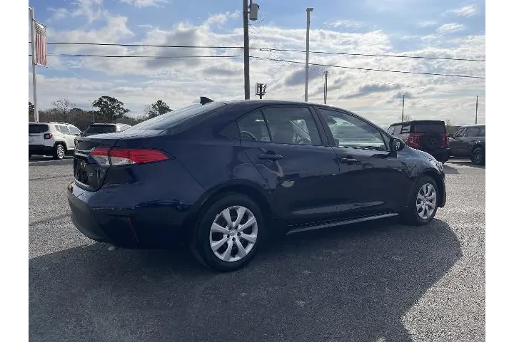 $19988 : Toyota Corolla 2024 LE 4dr S image 2