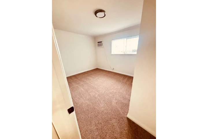 $1000 : Cuarto limpio en Whittier image 2