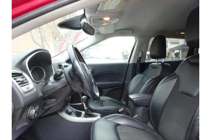 $9800 : 2018 Compass Latitude 4x4 image 8