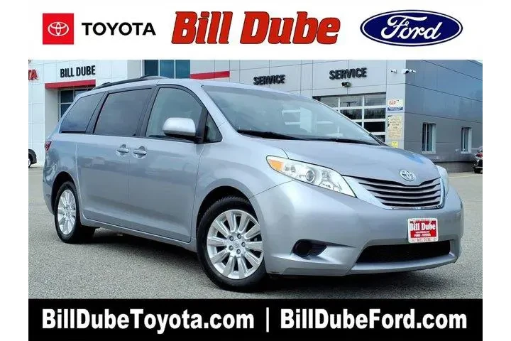 $12999 : Toyota Sienna 2015 AWD LE 7- image 1