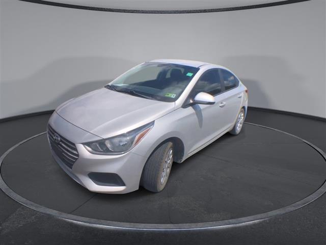 $12700 : PRE-OWNED 2018 HYUNDAI ACCENT image 4