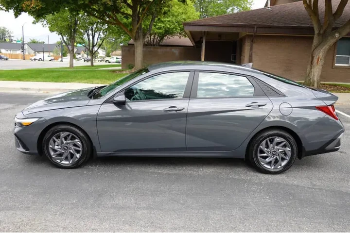 $19775 : 2024 Elantra Hybrid Blue image 7