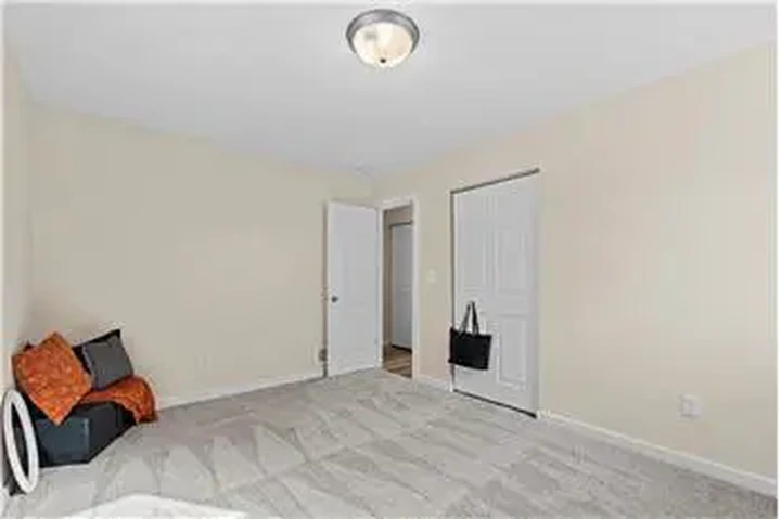 $700 : Rental property with 2 bedro image 8
