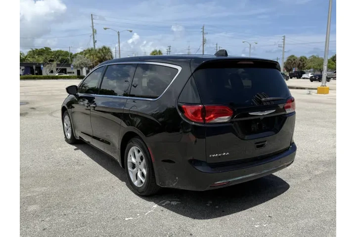 $7777 : 2018 Pacifica Touring Plus image 9