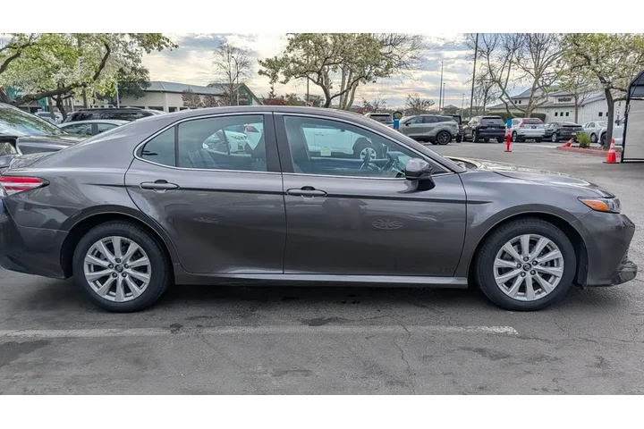 $18990 : 2018 Camry LE image 8