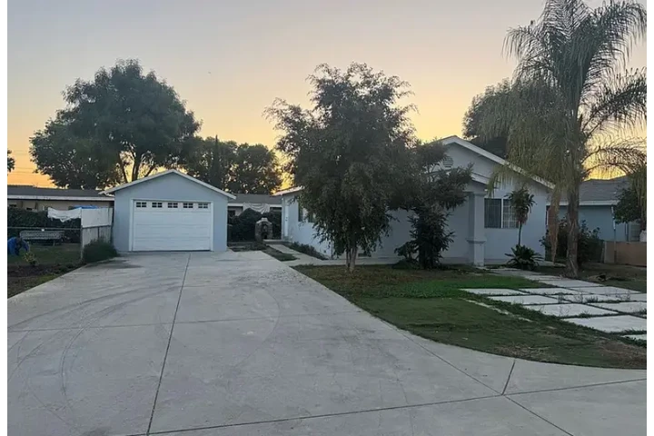 $1800 : A Single Family House image 1