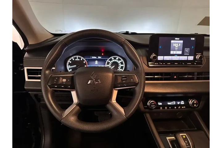 $17900 : Mitsubishi Outlander 2022 ES image 7