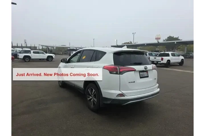 $17500 : Toyota RAV4 2018 XLE 4dr SUV image 4