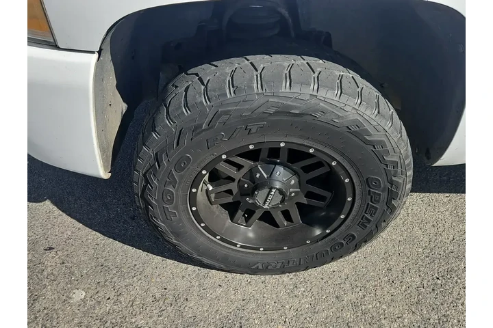 $14000 : Chevrolet Silverado 1500 201 image 3