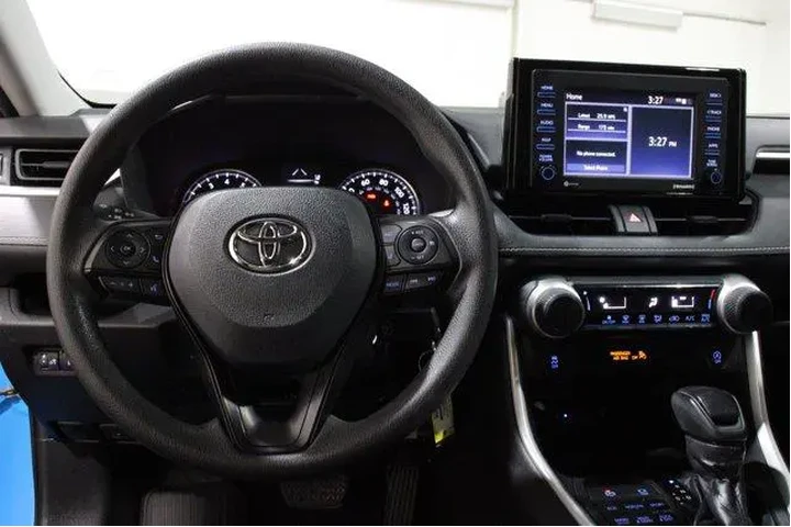 $26882 : Toyota RAV4 2021 AWD LE 4dr image 8