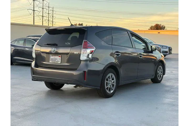 $15080 : Toyota Prius v 2017 Four 4dr image 5