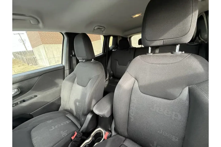 $7999 : 2017 Renegade Latitude image 9