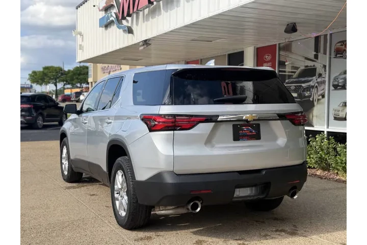 $19999 : 2022 Traverse LS image 7