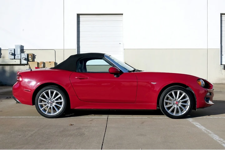 $16995 : 2018 FIAT 124 Spider Lusso image 10