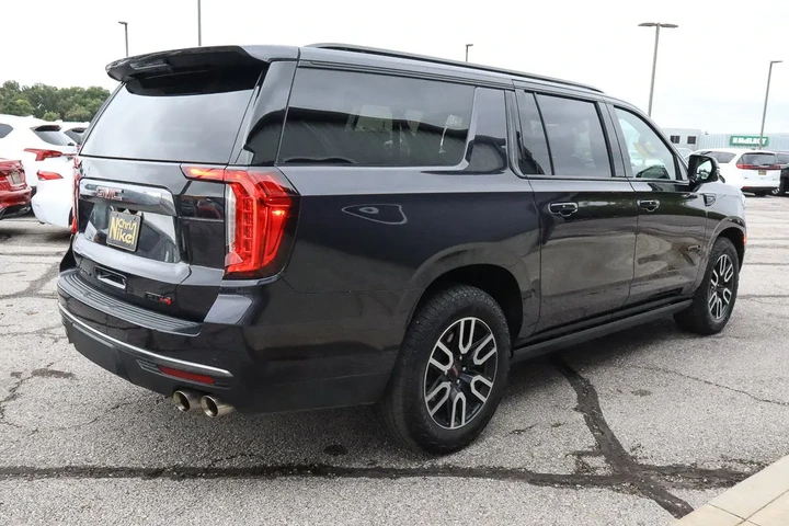 $66488 : 2024 Yukon XL AT4 image 4