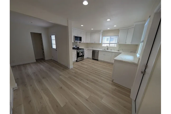 $1500 : Santa Ana - Home Available image 3