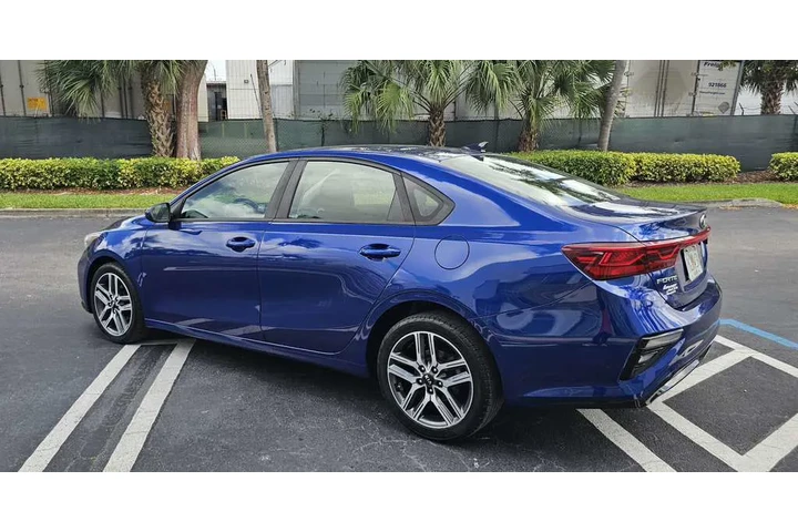 $8900 : Kia Forte (Solo 800$ de Down) image 1