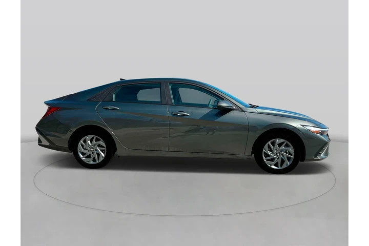 $18420 : Hyundai ELANTRA 2024 SEL 4dr image 9