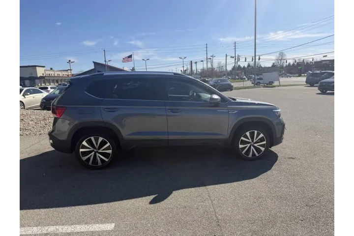 $17999 : 2024 Taos SE image 8